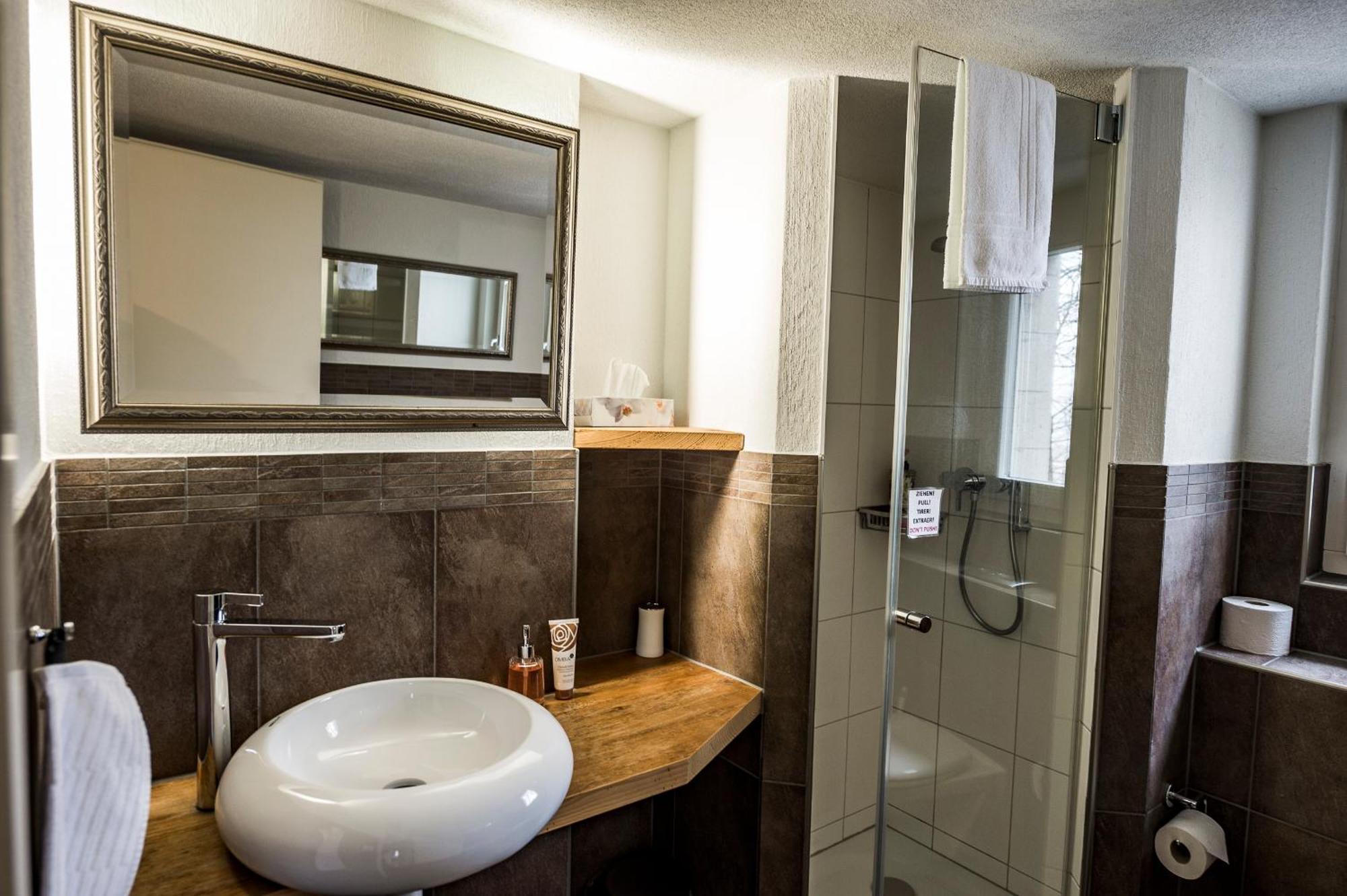 B3 Boutique-Bed&Breakfast Gsteigwiler Exteriör bild